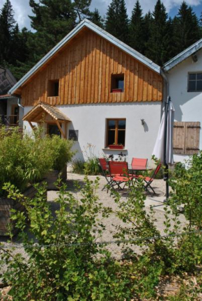 Gîte du Fourpéret-Parc Naturel du Haut-Jura Longevilles-Mont-D'or
